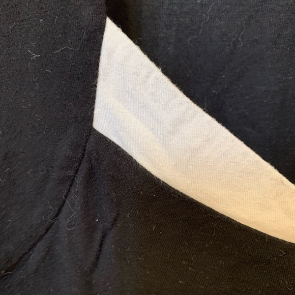 L Geometric black & white top - Picture 3 of 4